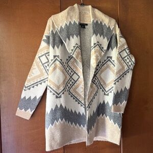 Tahari NWT Sz XS Aztec Inspired Geometric Tan, Cream & Gray Women's Sweater